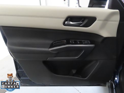 Used 2023 Nissan Pathfinder SL w/ SL Premium Package FWD image 11