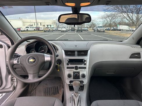 Used 2010 Chevrolet Malibu LS image 5