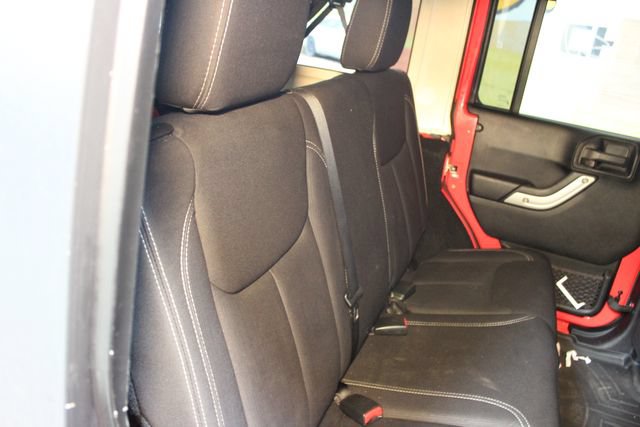 Used 2013 Jeep Wrangler Unlimited Sahara w/ Dual Top Group AWD/4WD image 9