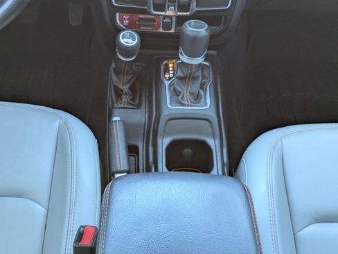 Used 2022 Jeep Gladiator Mojave w/ LED Lighting Group AWD/4WD image 6