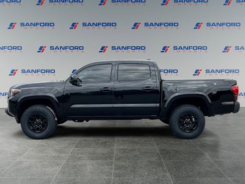 Used 2022 Toyota Tacoma SR5 AWD/4WD image 2