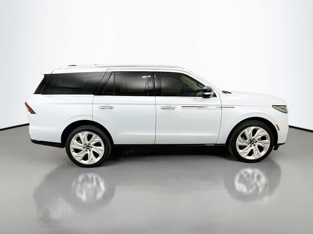 Used 2025 Lincoln Navigator Reserve AWD/4WD image 8