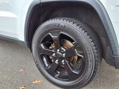 Used 2018 Jeep Grand Cherokee Laredo image 8