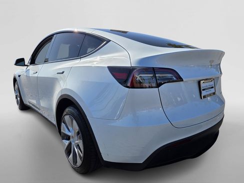 Used 2023 Tesla Model Y Long Range AWD/4WD image 3