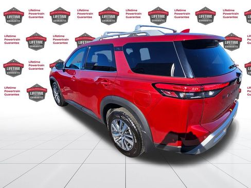 Used 2024 Nissan Pathfinder SL w/ Black Appearance Package image 3