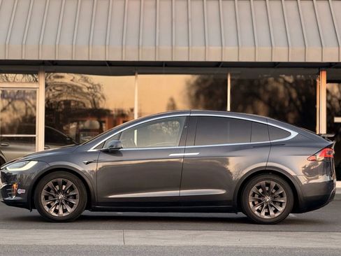 Used 2018 Tesla Model X 100D image 6