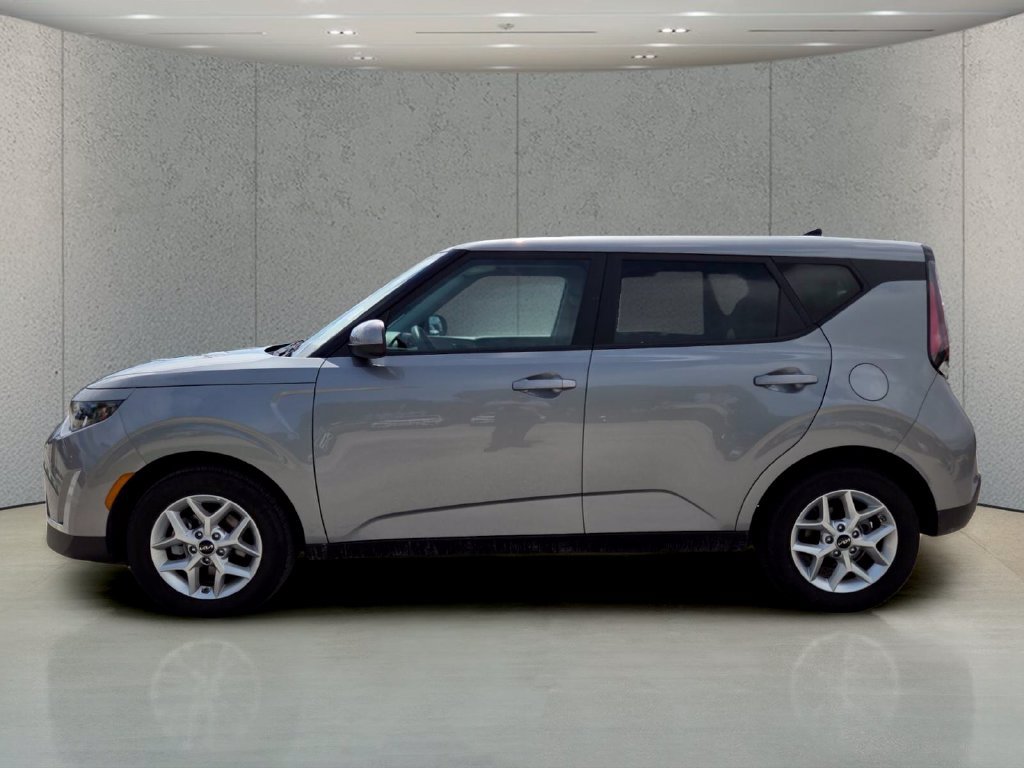 Used 2025 Kia Soul LX w/ LX Technology Package FWD image 10