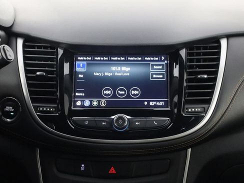 Used 2019 Chevrolet Trax LT w/ LT Convenience Package FWD image 27
