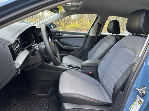 Used 2025 Volkswagen Jetta SE image 20