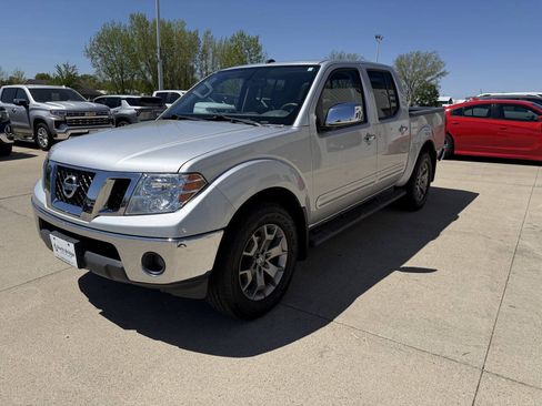 Used 2019 Nissan Frontier SL AWD/4WD image 2