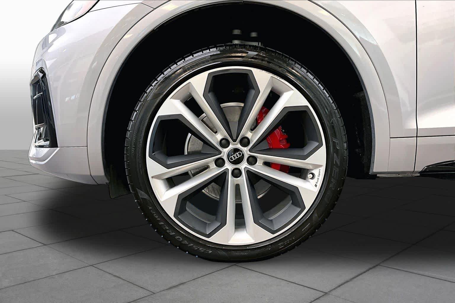 Certified 2025 Audi Q5 2.0T Premium Plus w/ Premium Plus Package AWD/4WD image 11
