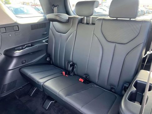 Certified 2025 Hyundai Palisade SEL image 11