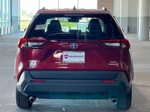 Used 2022 Toyota RAV4 XLE Premium AWD/4WD image 9