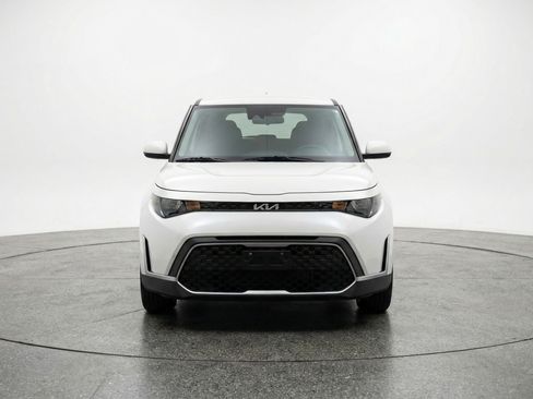 Used 2025 Kia Soul LX w/ LX Technology Package image 2