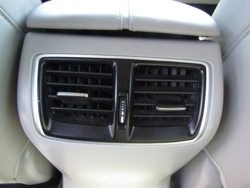 Used 2018 Acura TLX image 27