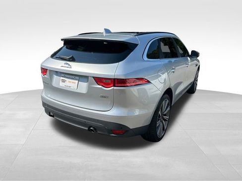 Used 2018 Jaguar F-PACE Prestige image 5