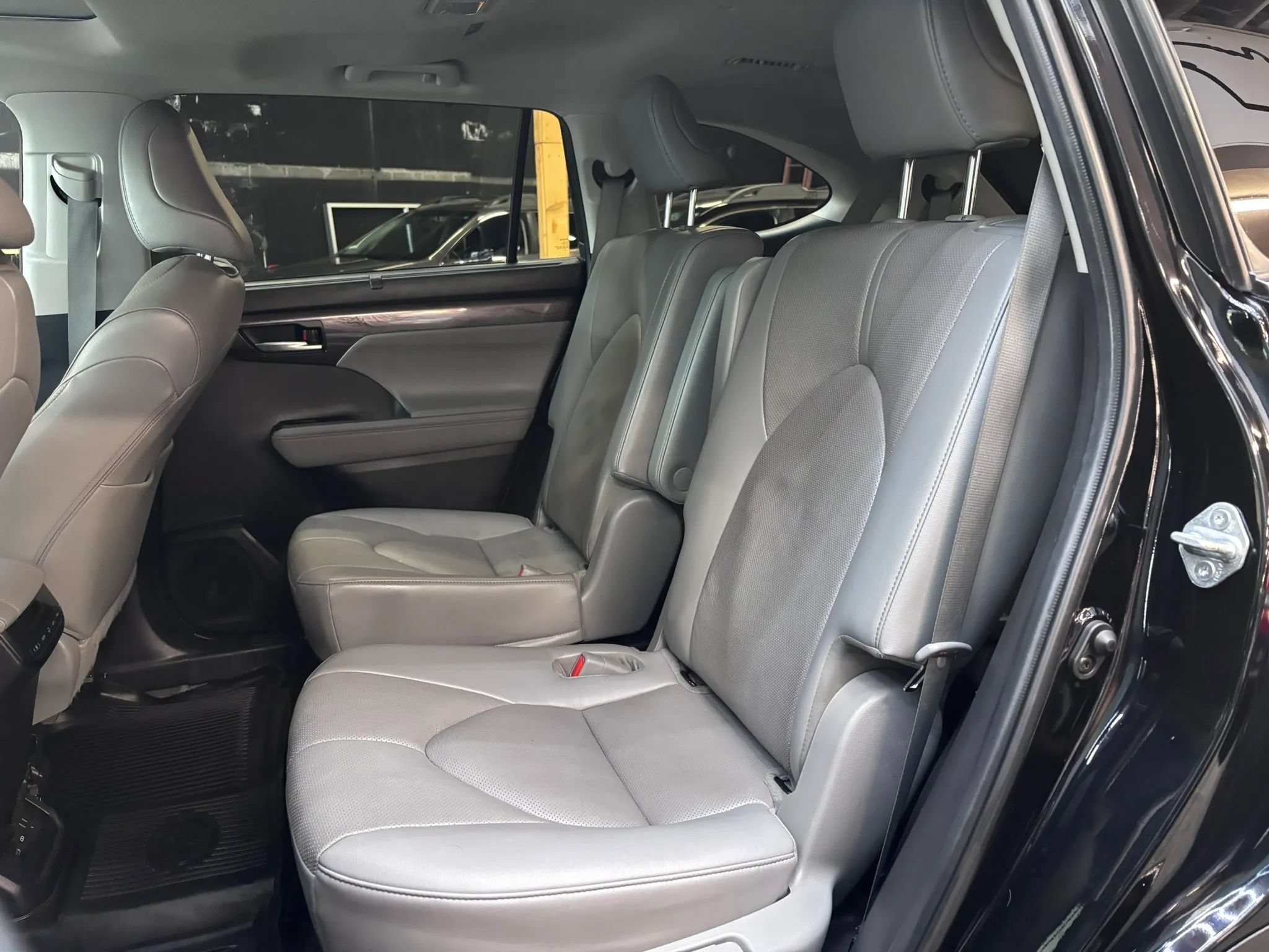 Used 2023 Toyota Highlander Limited AWD/4WD image 21