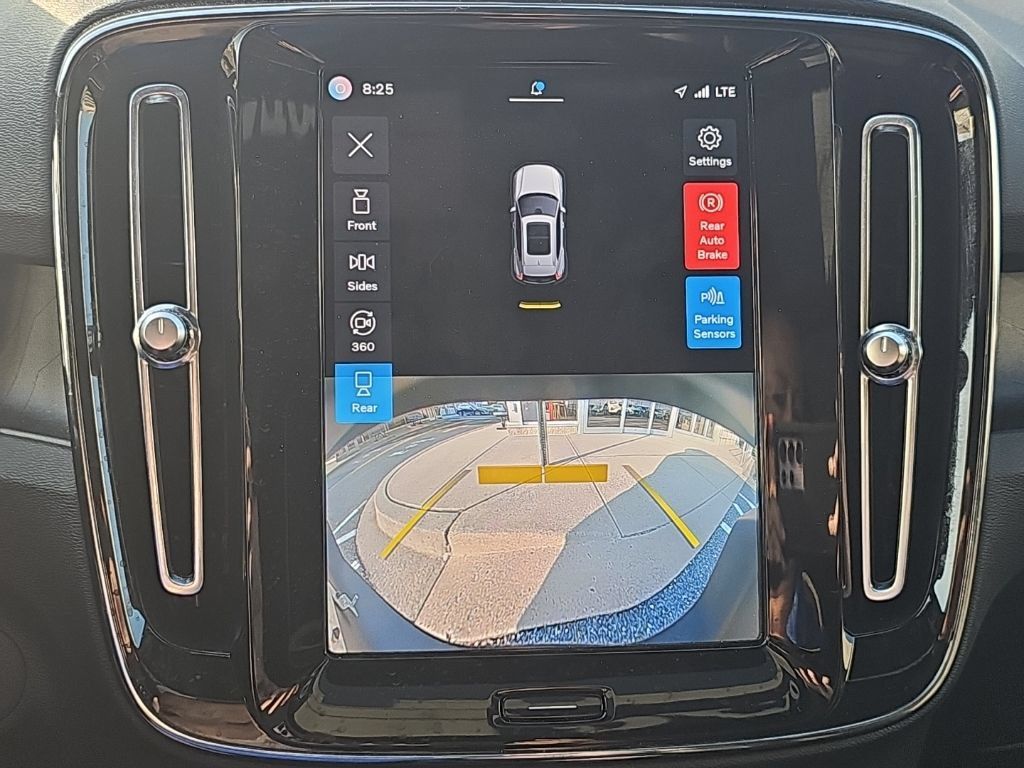 Used 2023 Volvo XC40 Recharge Plus AWD/4WD image 9