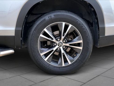 Used 2019 Toyota Highlander LE image 10