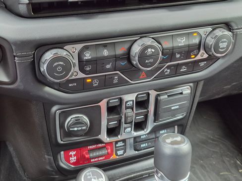 Used 2026 Jeep Wrangler Unlimited Rubicon w/ Safety Group AWD/4WD image 14