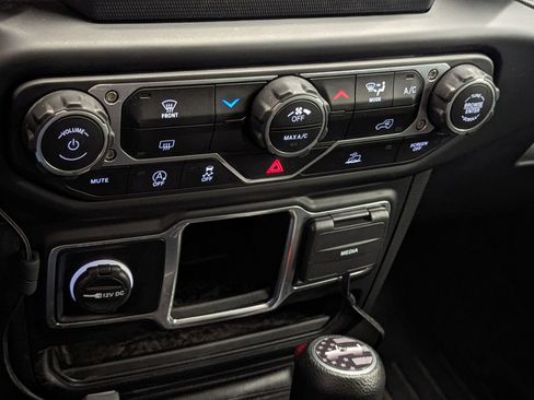 Used 2023 Jeep Wrangler Sport image 14