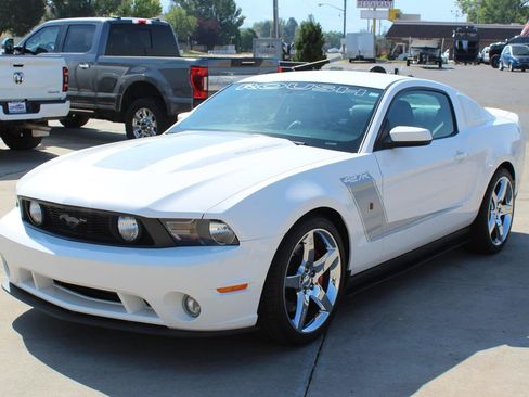 Used 2010 Ford Mustang GT RWD image 2
