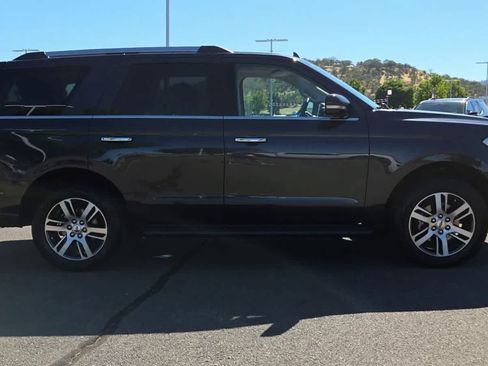 Used 2024 Ford Expedition Limited AWD/4WD image 9