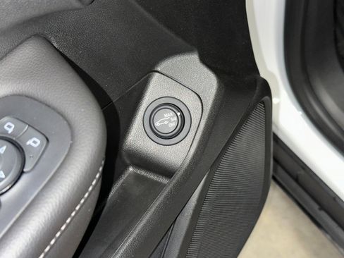 Certified 2023 GMC Terrain SLE w/ Driver Convenience Package image 6