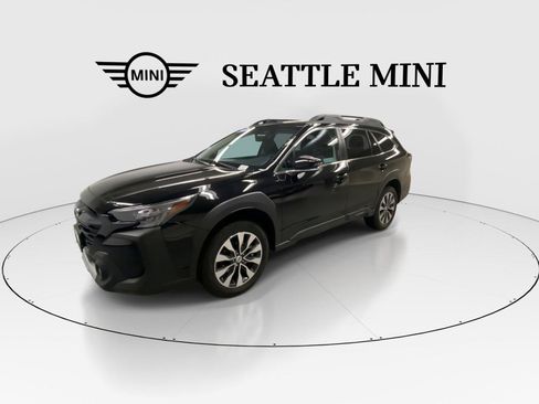 Used 2025 Subaru Outback Limited AWD/4WD image 5