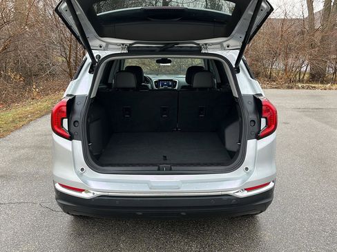 Used 2022 GMC Terrain SLT w/ Tech Package image 5