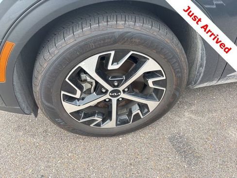 Used 2023 Kia Sportage EX image 12