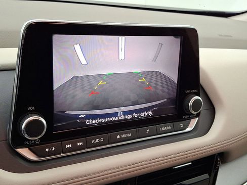 Used 2022 Nissan Rogue SV w/ SV Premium Package image 15