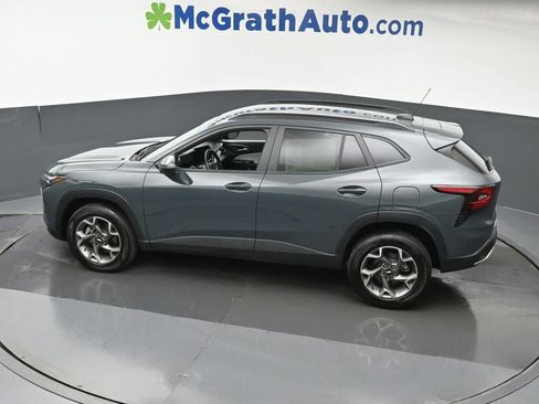 Used 2025 Chevrolet Trax LT w/ LT Convenience Package FWD image 24