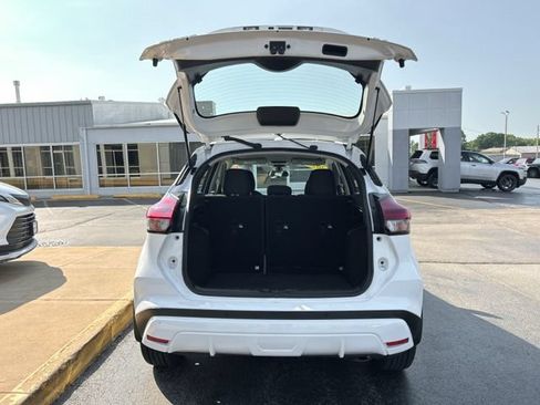 Used 2023 Nissan Kicks SV FWD image 10
