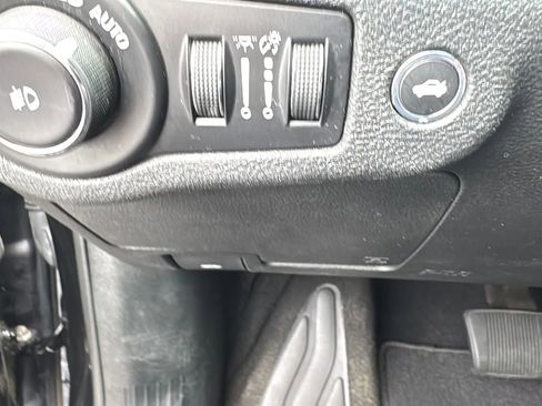 Used 2016 Chrysler 200 Limited w/ Comfort Group image 16