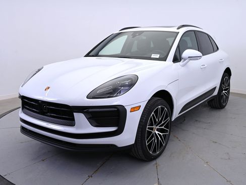 Used 2025 Porsche Macan image 1