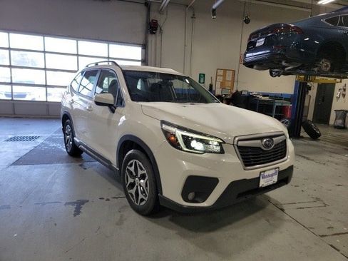 Used 2021 Subaru Forester Premium image 3