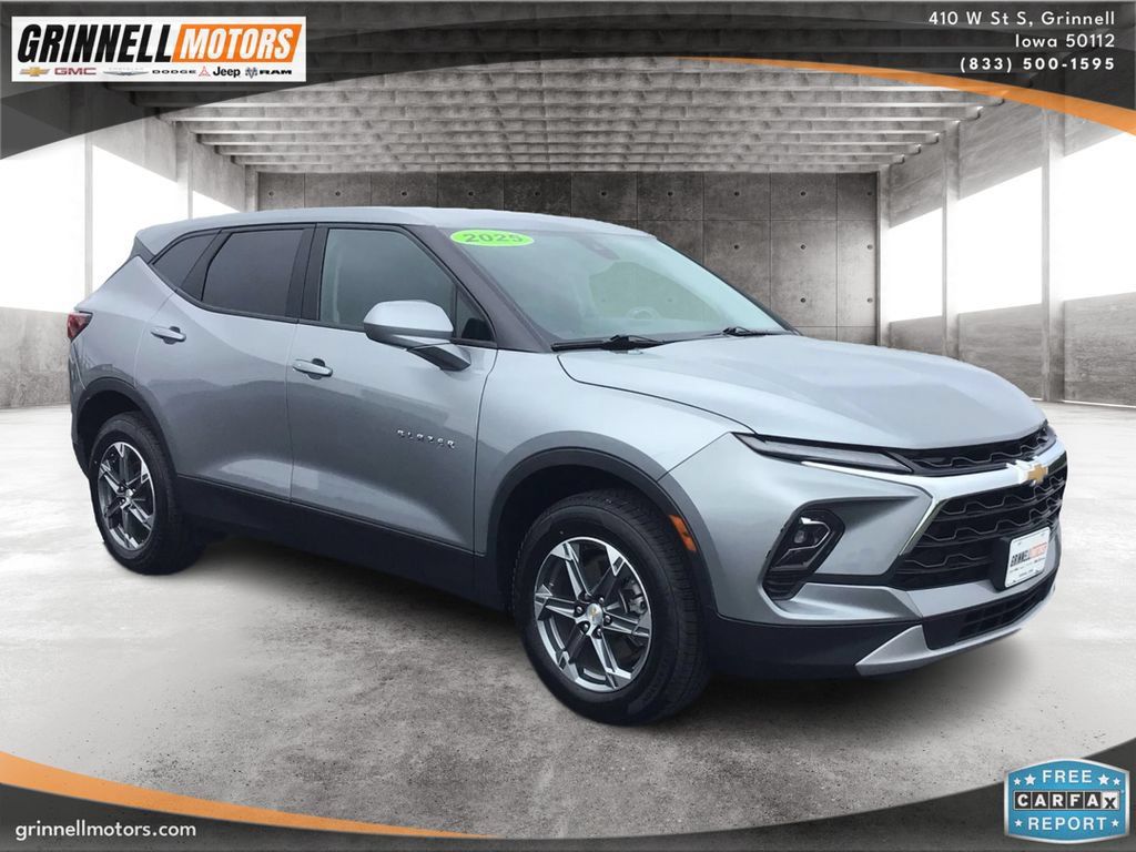 Used 2025 Chevrolet Blazer LT AWD/4WD image 3