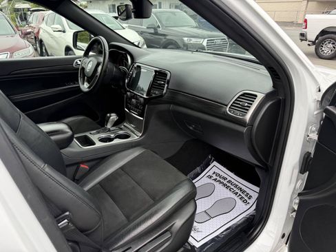 Used 2019 Jeep Grand Cherokee Altitude AWD/4WD image 12