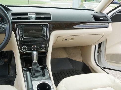 Used 2014 Volkswagen Passat 1.8T SEL Premium FWD image 23
