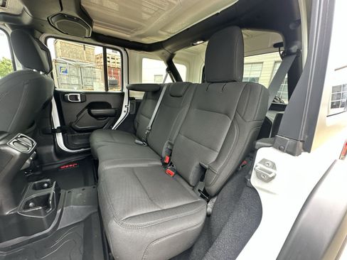 Used 2021 Jeep Wrangler Unlimited Sport AWD/4WD image 31