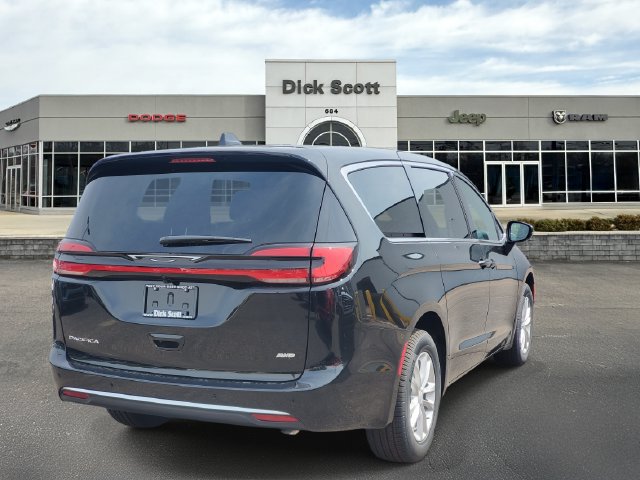 New 2027 Chrysler Pacifica Select AWD/4WD image 5