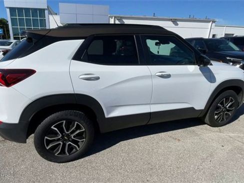 Used 2021 Chevrolet TrailBlazer ACTIV w/ Convenience Package image 2