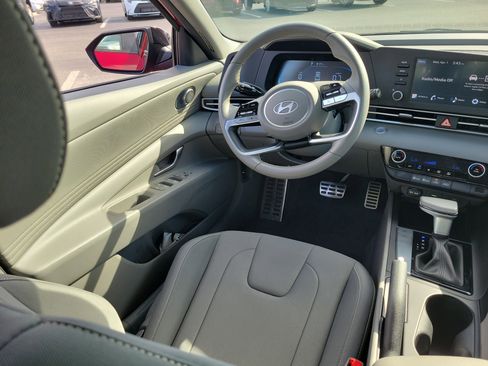 Used 2025 Hyundai Elantra Sport FWD image 18