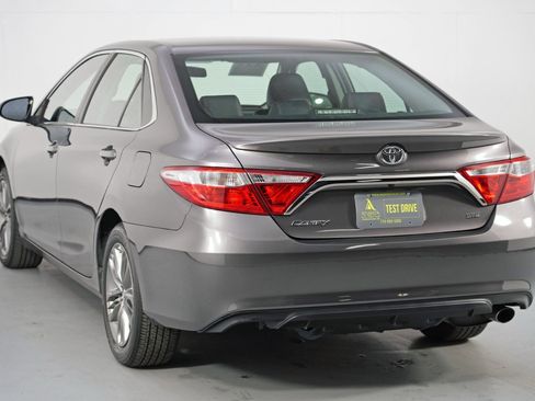 Used 2017 Toyota Camry SE image 41