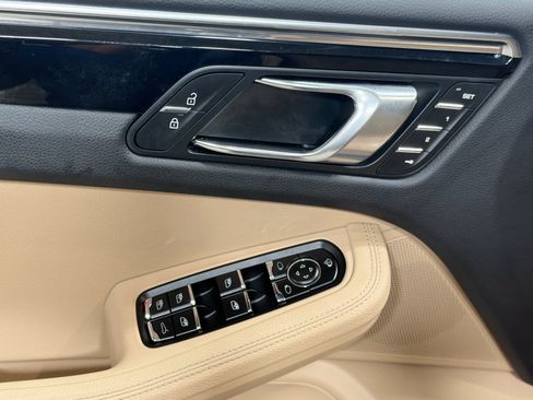 Certified 2026 Porsche Macan AWD/4WD image 23