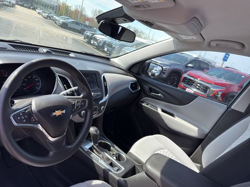 Used 2020 Chevrolet Equinox LS FWD image 24
