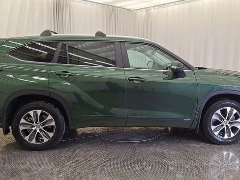 Certified 2023 Toyota Highlander XLE image 4