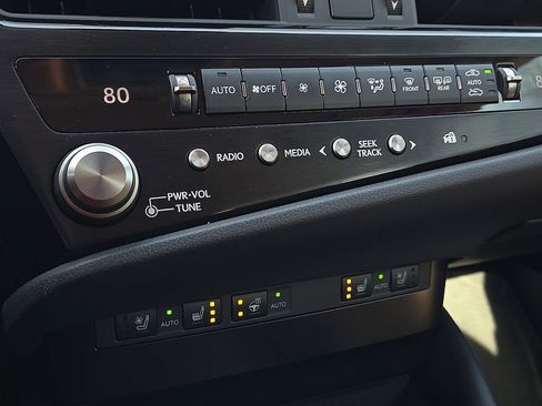 Used 2024 Lexus ES 300h w/ Premium Package image 15