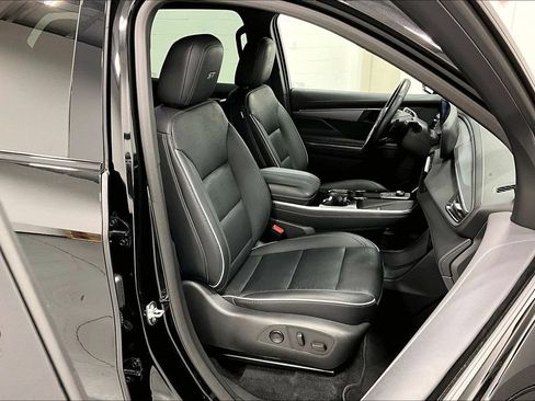Used 2025 Buick Enclave Sport Touring FWD image 9
